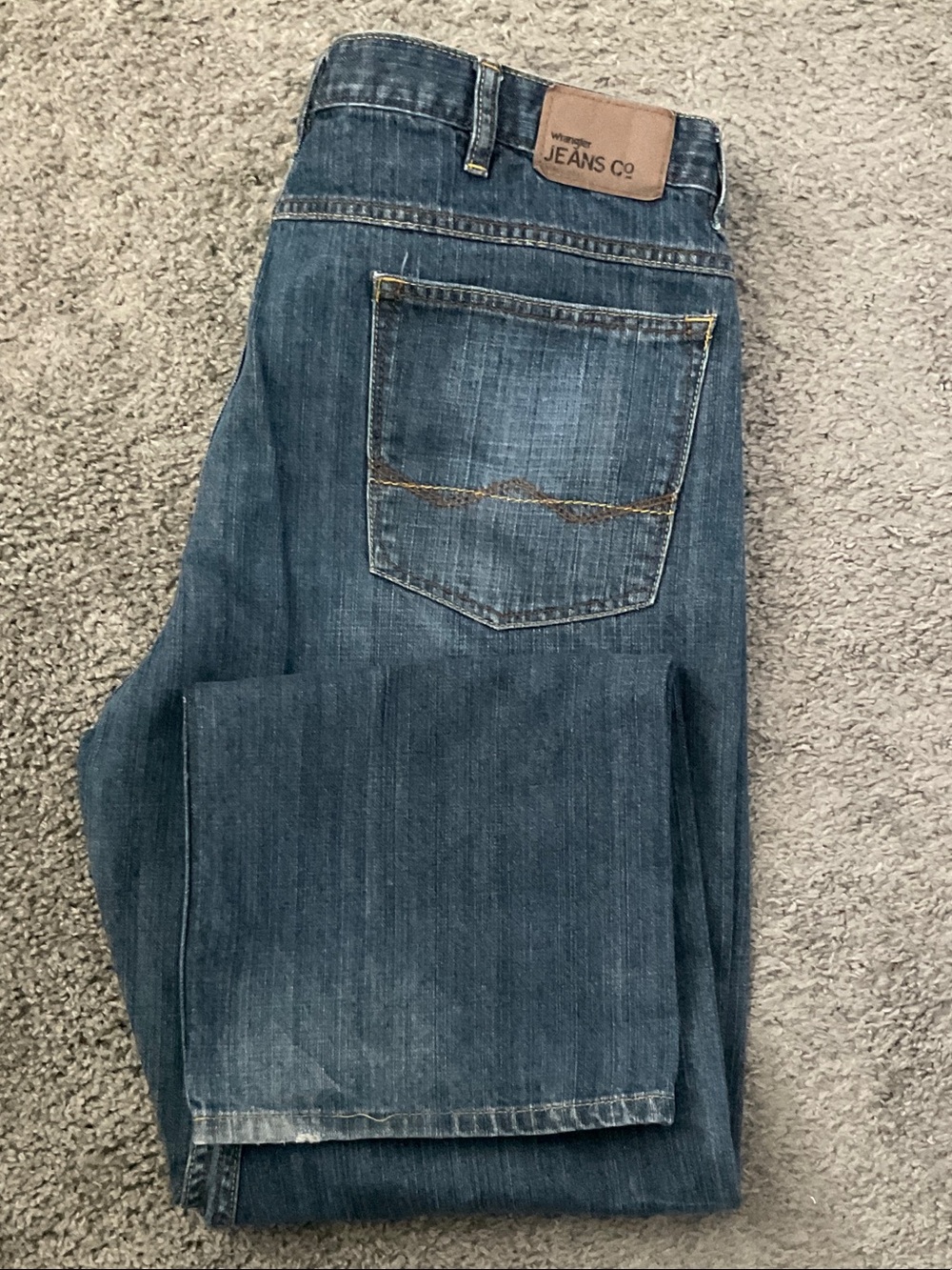 Wrangler Men’s Relaxed Fit Jeans in Blue Denim